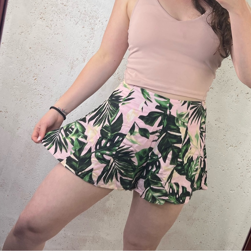 Lush Tropical Print Flowy Wide Leg Shorts Size Medium